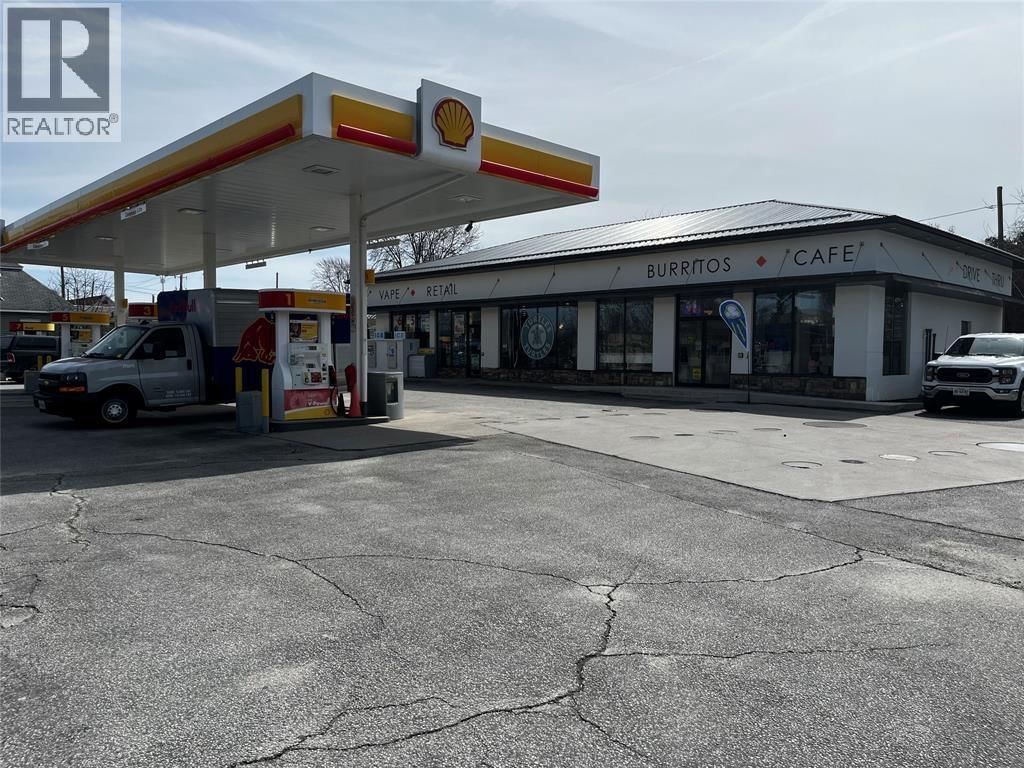 2 - 1119 DUFFEERIN AVENUE Image 2