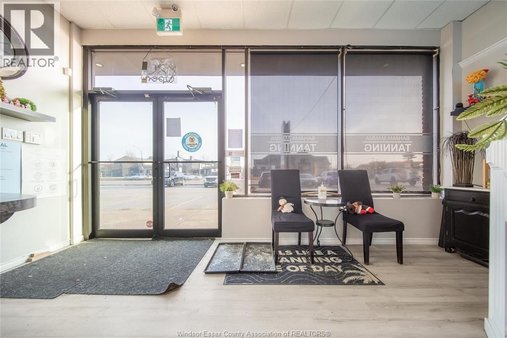 3041 DOUGALL AVENUE Image 10