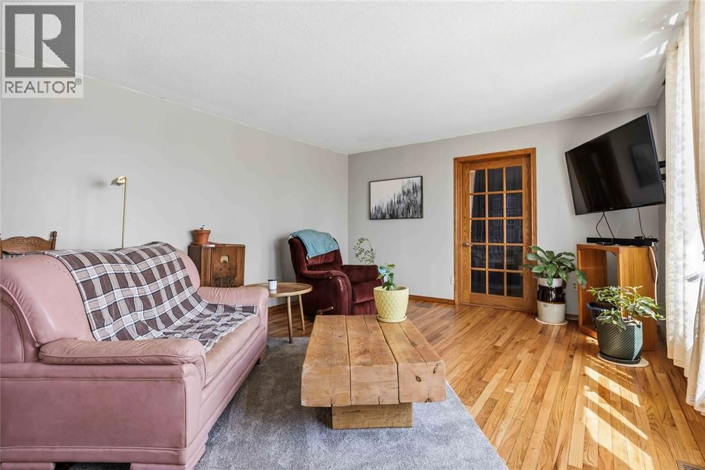 1061 OIL SPRINGS LINE Image 10