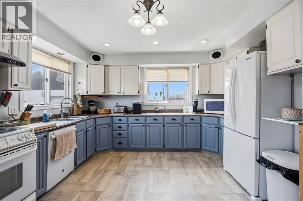 1061 OIL SPRINGS LINE Image 13