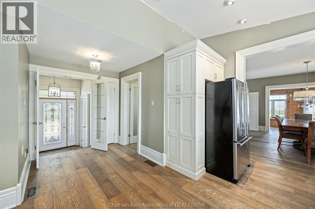 23899 DUNDONALD ROAD Image 30