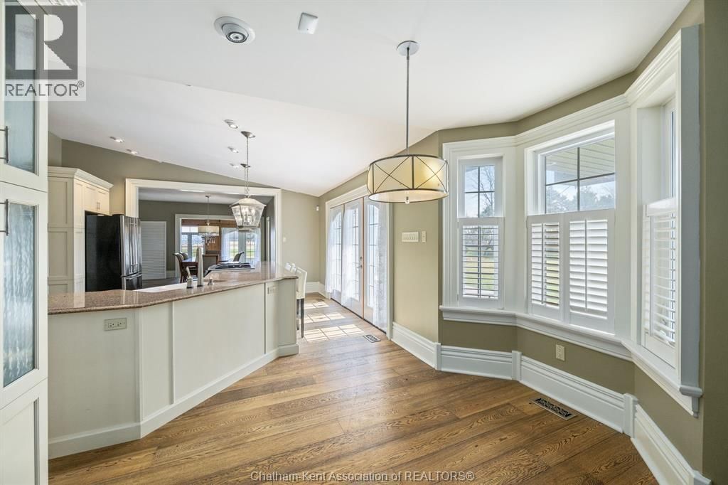 23899 DUNDONALD ROAD Image 31