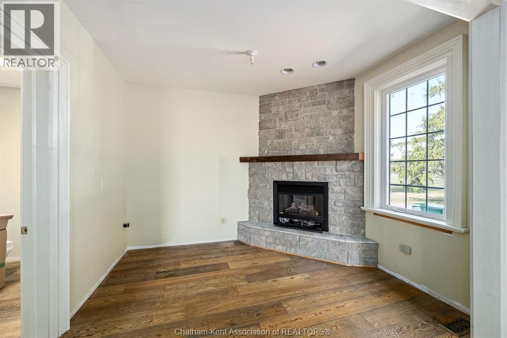 23899 DUNDONALD ROAD Image 37