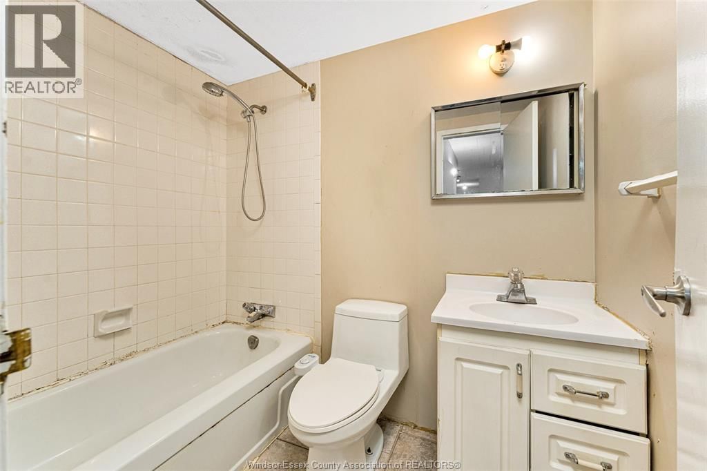 347 - 6555 THORNBERRY CRESCENT Image 17