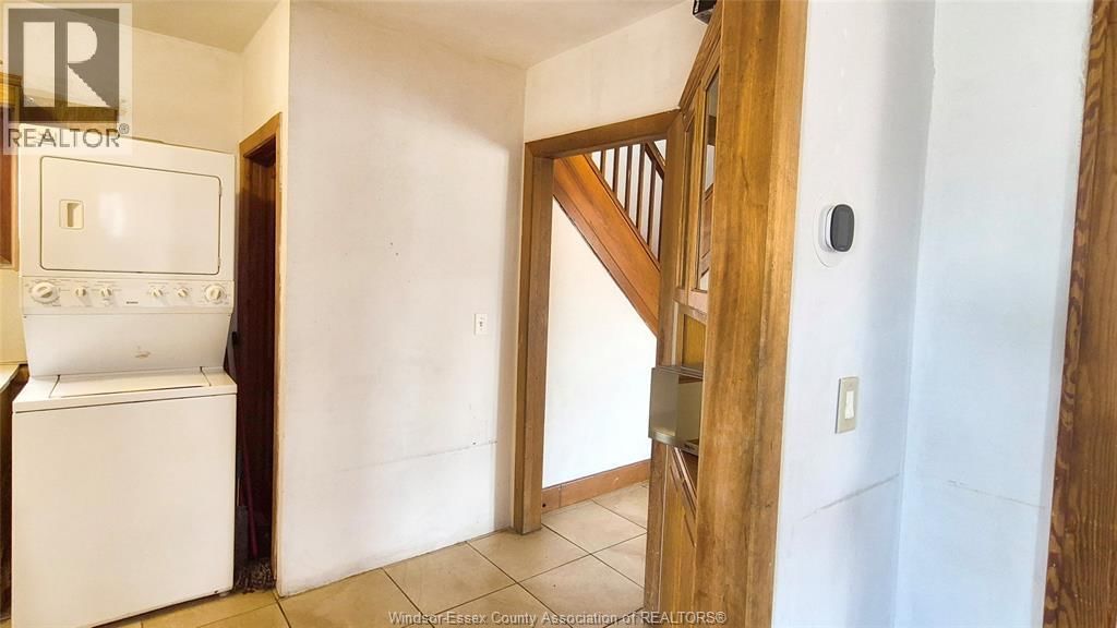 MAIN - 1068 GILES EAST Image 10