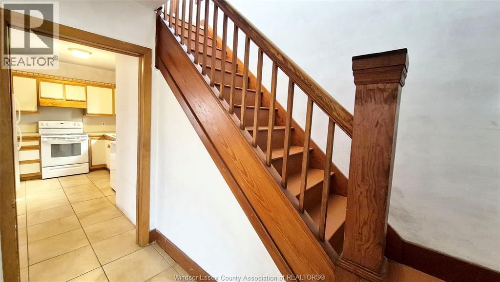 MAIN - 1068 GILES EAST Image 2