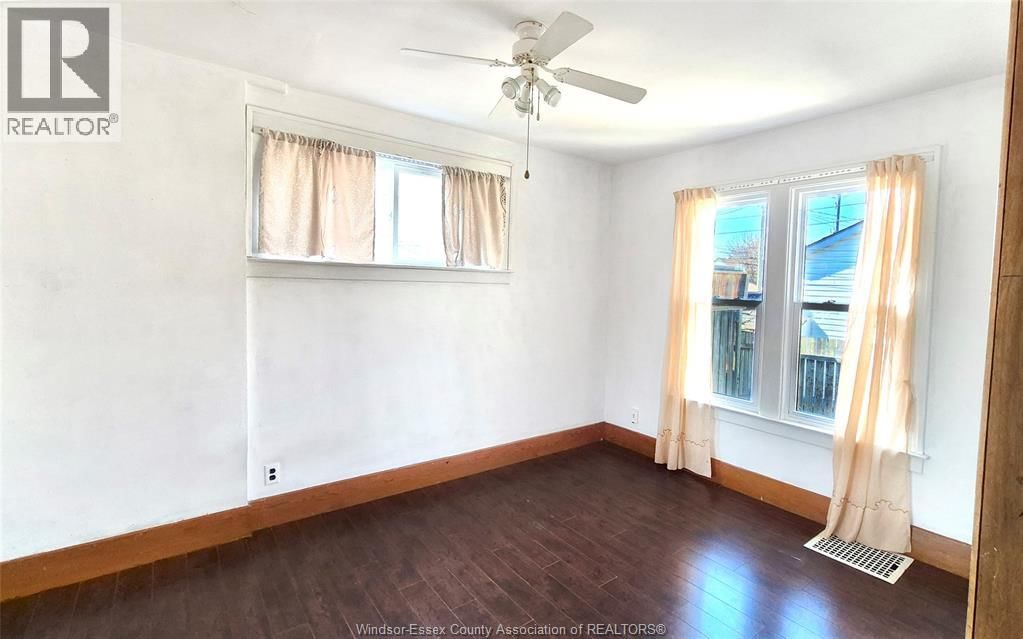 MAIN - 1068 GILES EAST Image 4