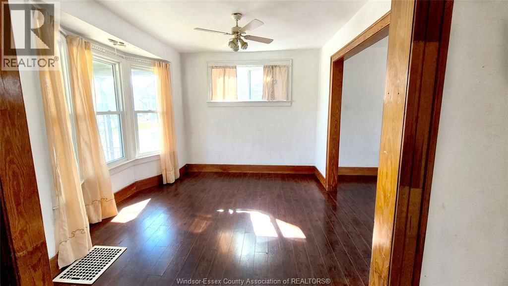 MAIN - 1068 GILES EAST Image 5