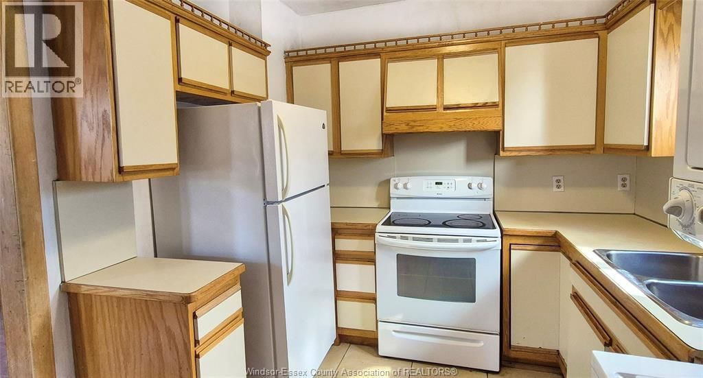 MAIN - 1068 GILES EAST Image 6