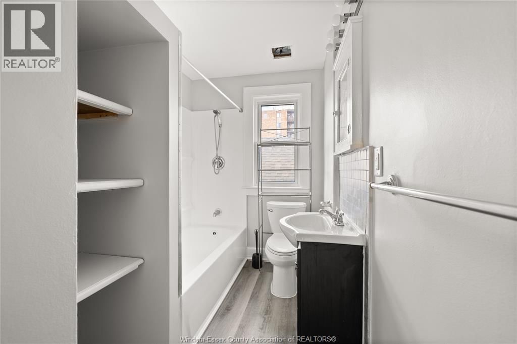 1389 LANGLOIS AVENUE Image 8