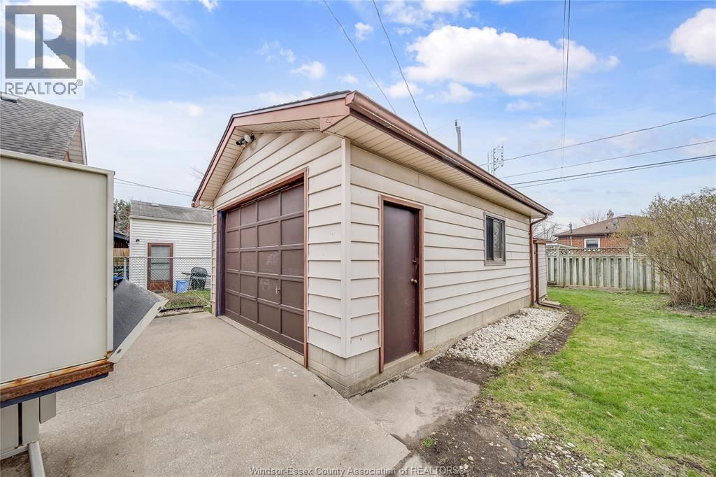 1381 ARTHUR ROAD Image 32