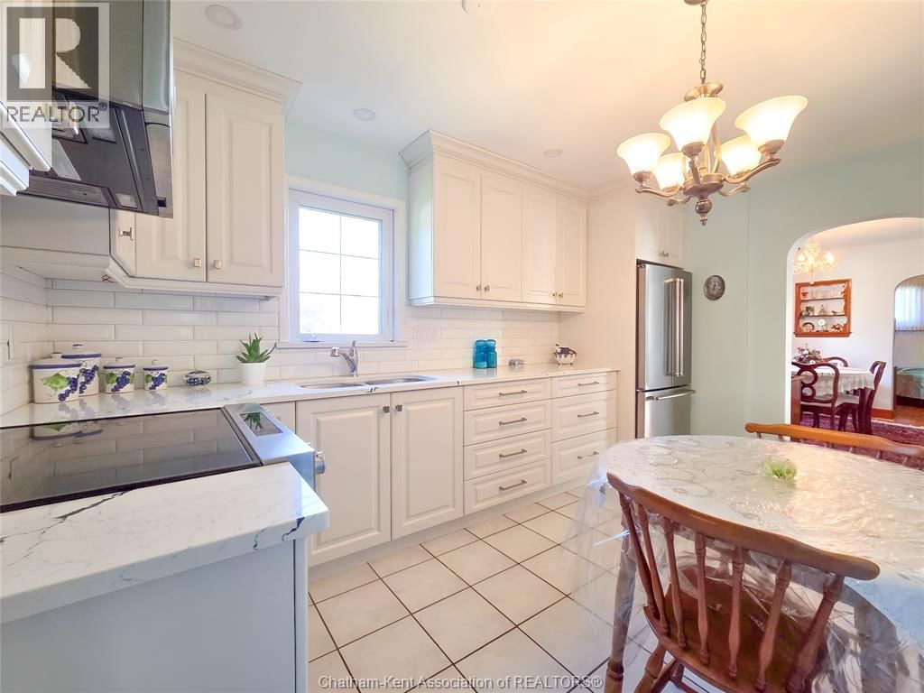 465 VICTORIA AVENUE Image 17