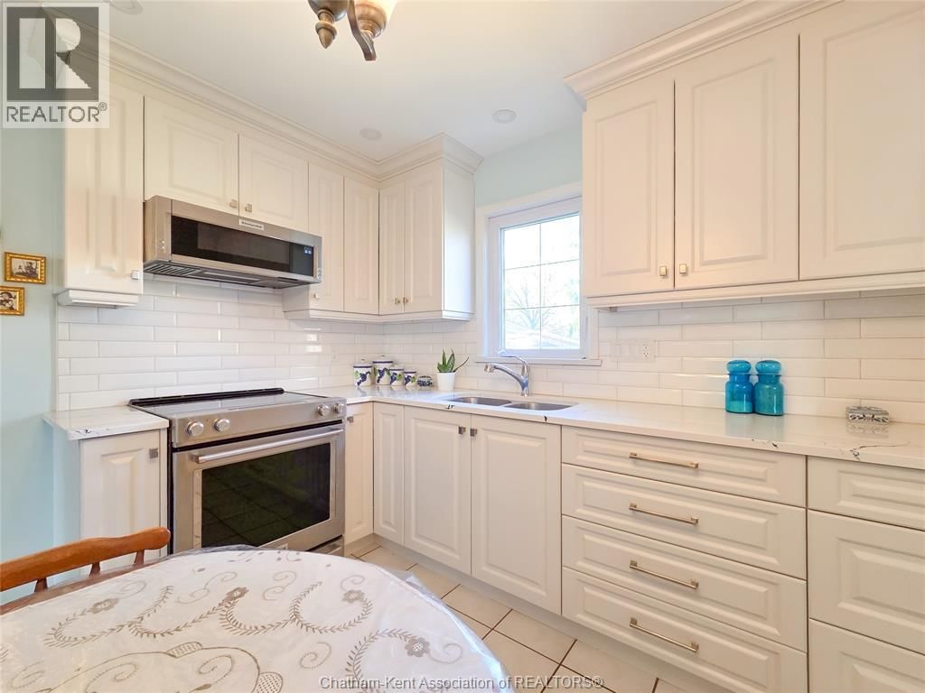 465 VICTORIA AVENUE Image 18