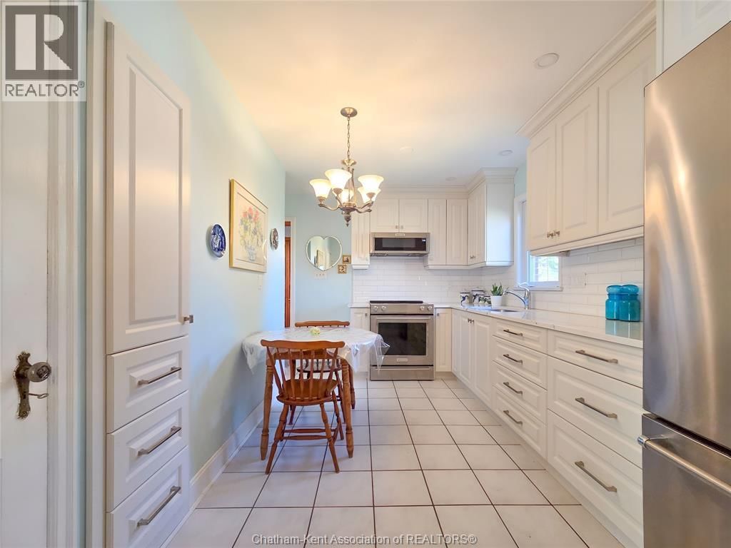 465 VICTORIA AVENUE Image 19