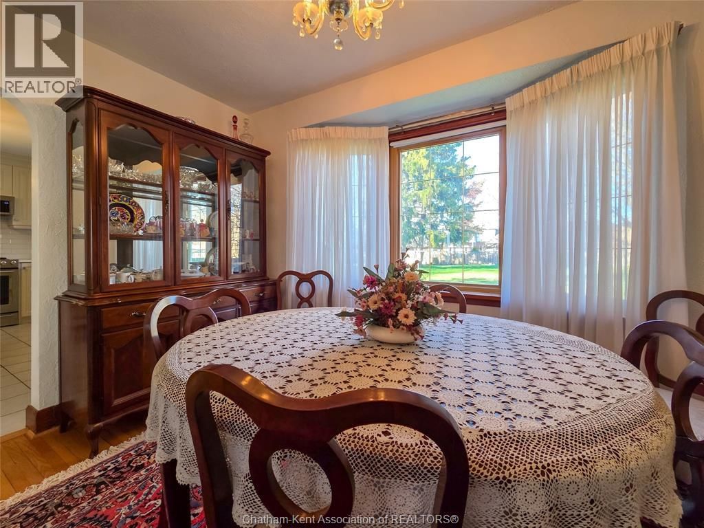 465 VICTORIA AVENUE Image 25