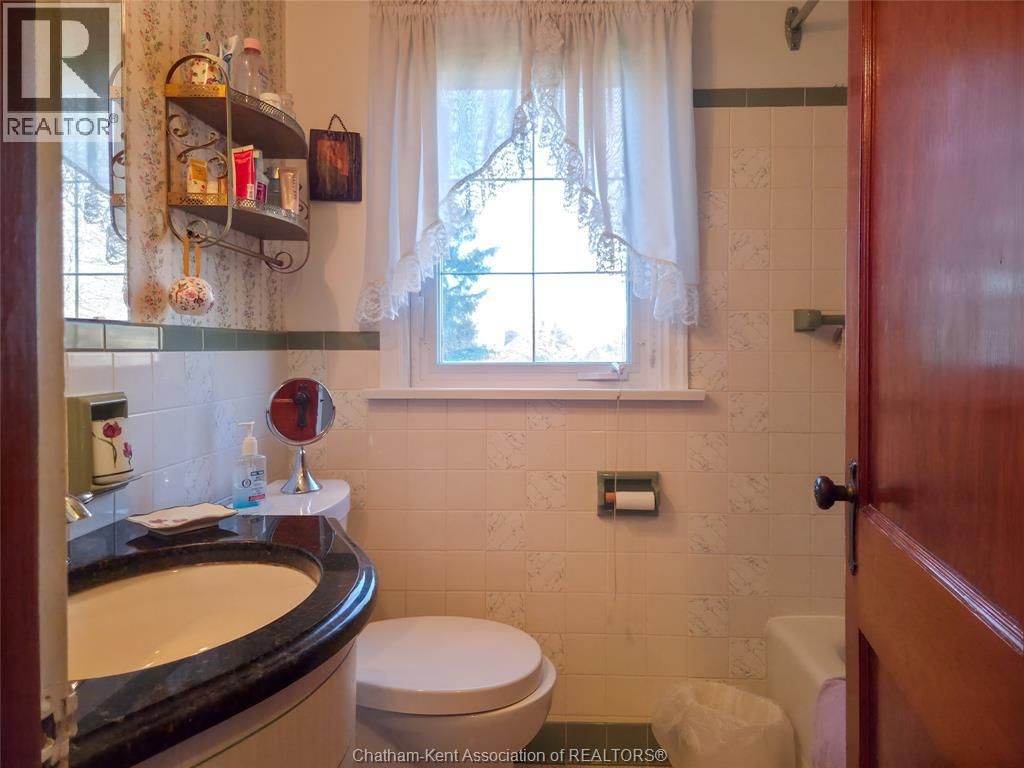 465 VICTORIA AVENUE Image 39