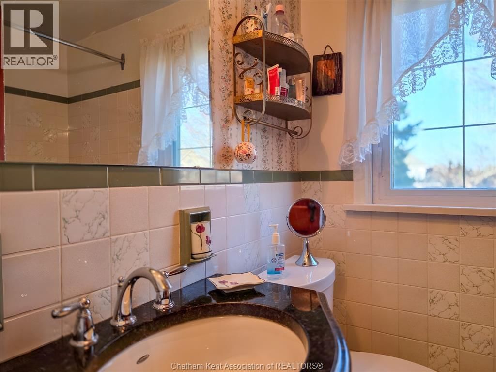 465 VICTORIA AVENUE Image 40