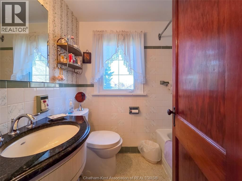 465 VICTORIA AVENUE Image 41