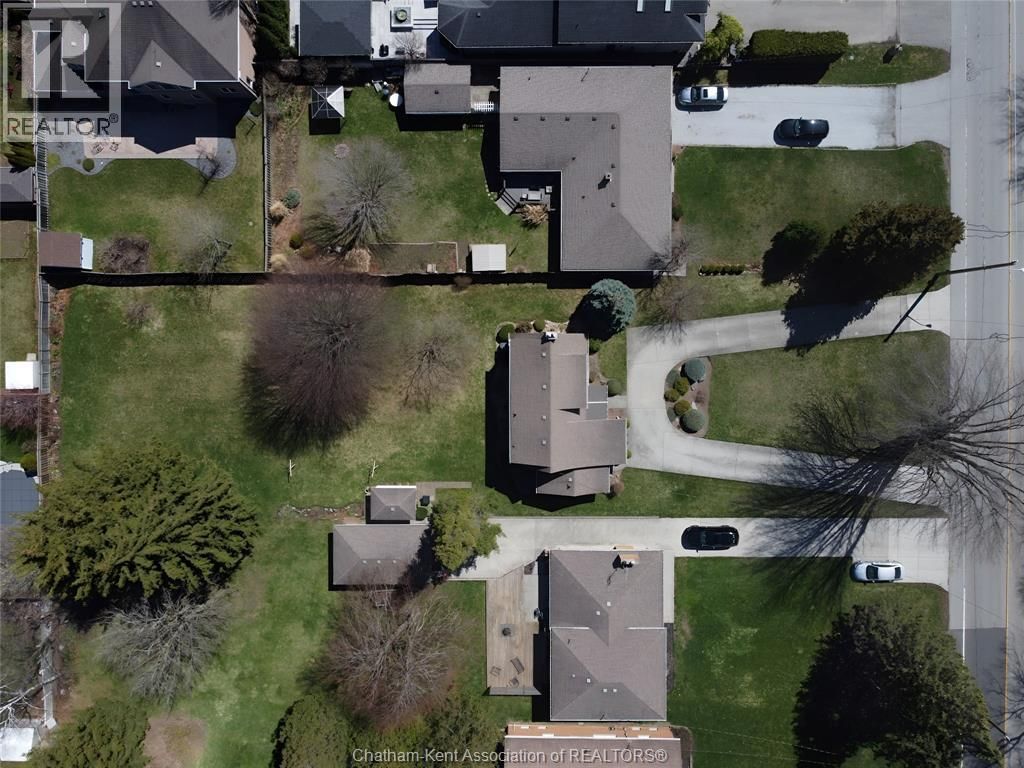 465 VICTORIA AVENUE Image 6