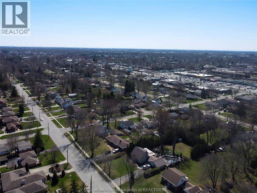 465 VICTORIA AVENUE Image 9