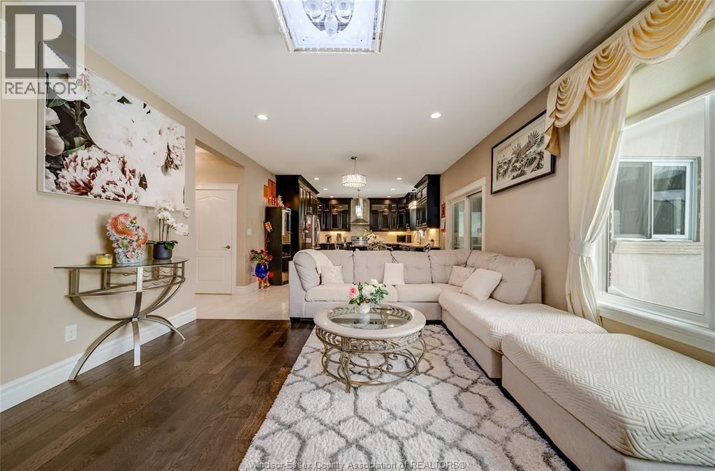 2280 DANDURAND Image 10