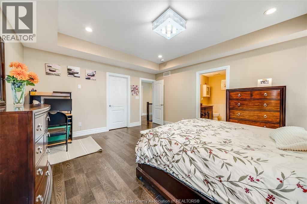 2280 DANDURAND Image 23