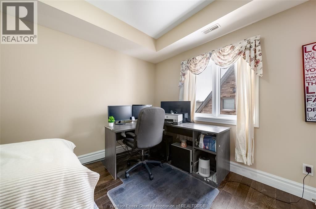 2280 DANDURAND Image 33