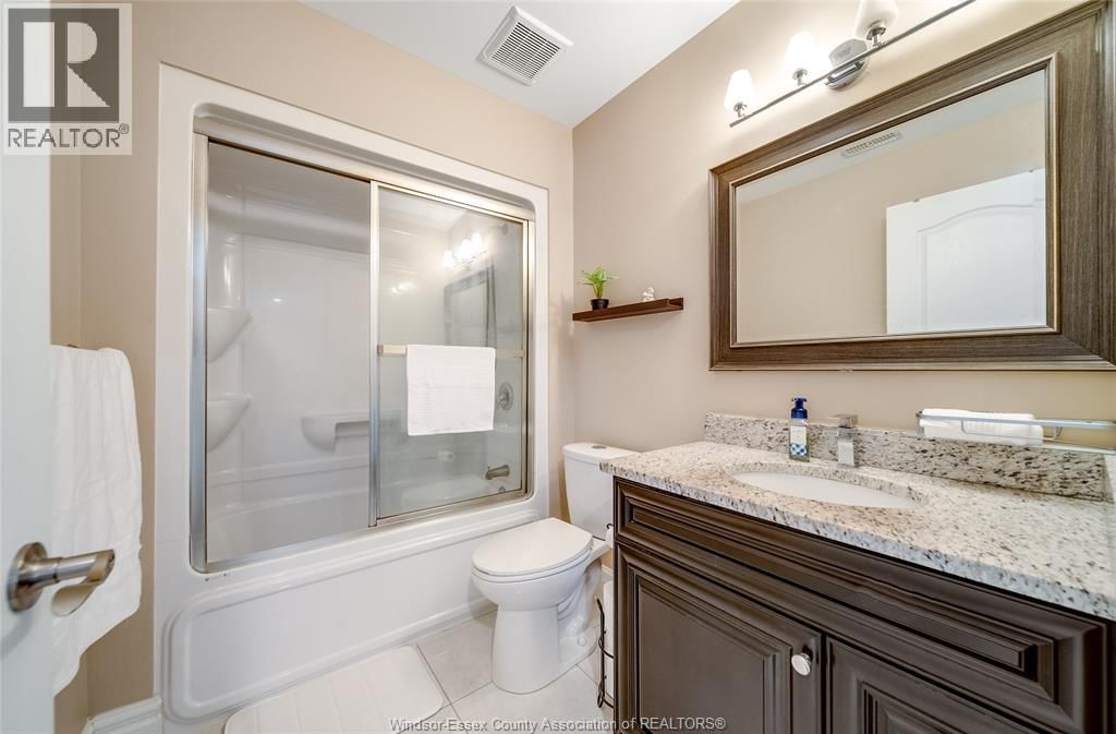 2280 DANDURAND Image 35