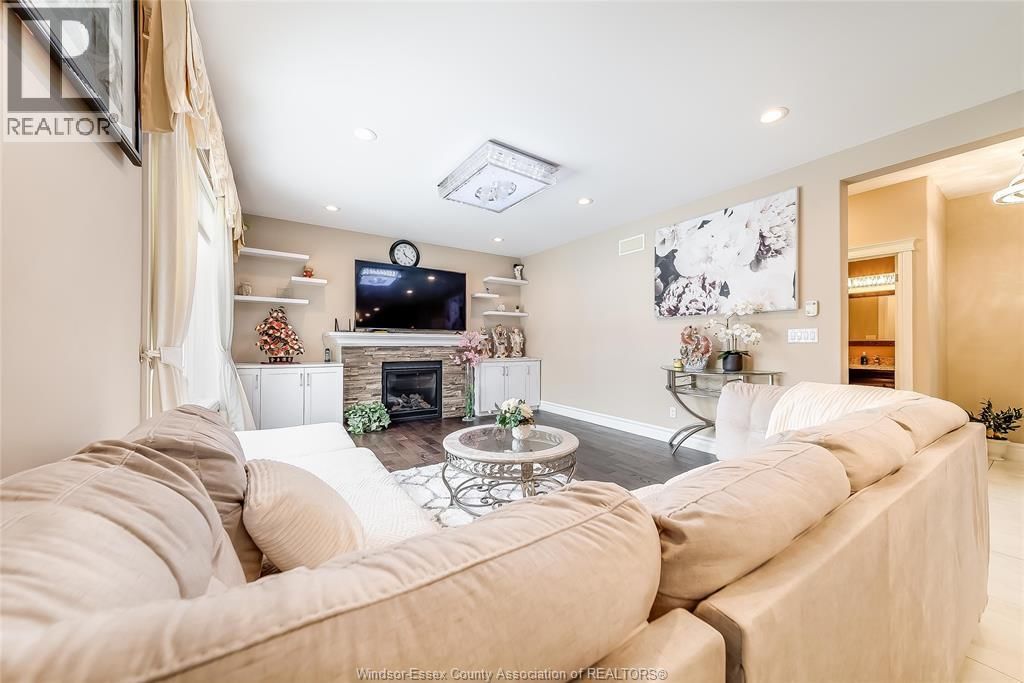 2280 DANDURAND Image 8