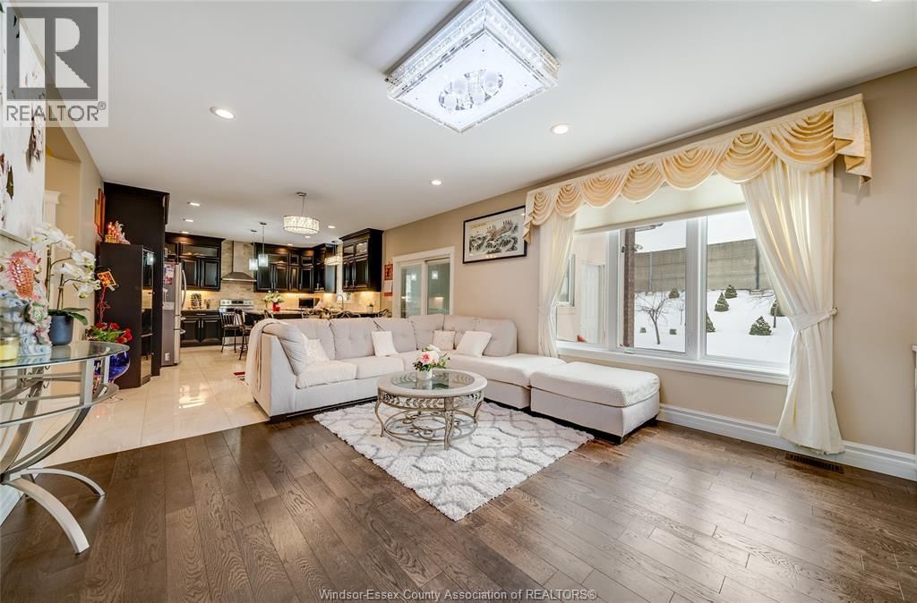 2280 DANDURAND Image 9