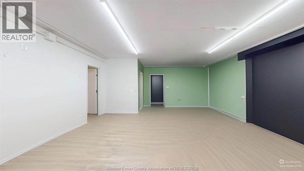 5534 WYANDOTTE STREET EAST Image 12