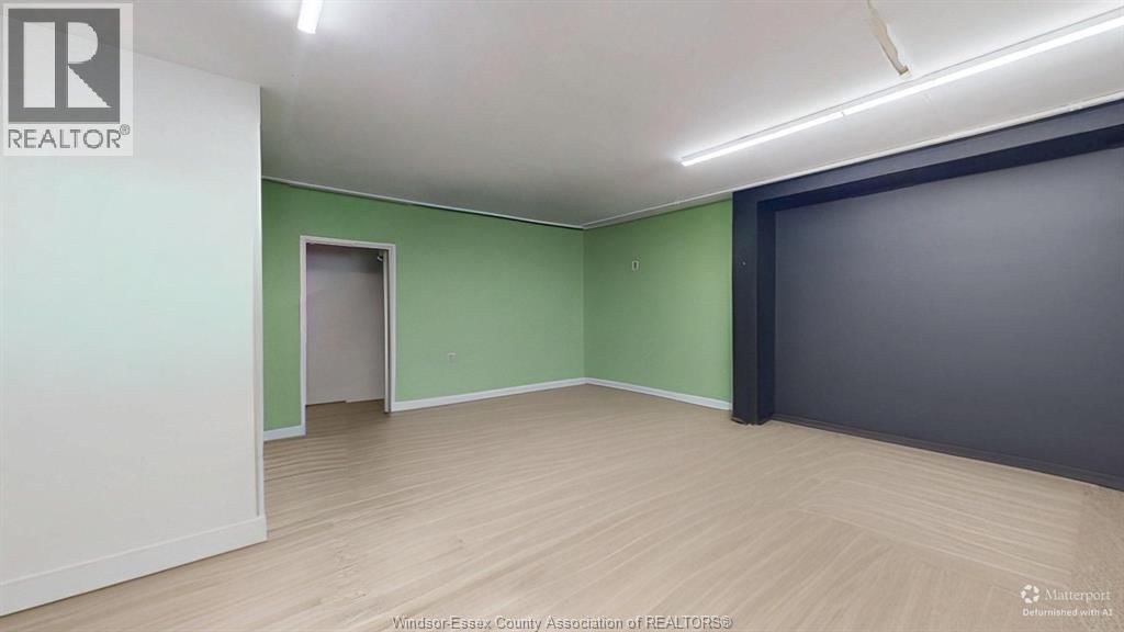 5534 WYANDOTTE STREET EAST Image 15