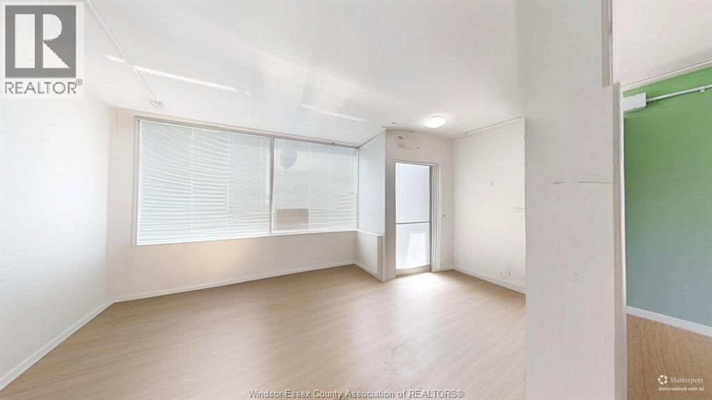 5534 WYANDOTTE STREET EAST Image 7