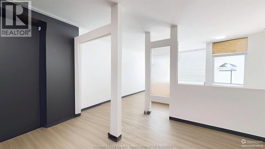 5534 WYANDOTTE STREET EAST Image 9