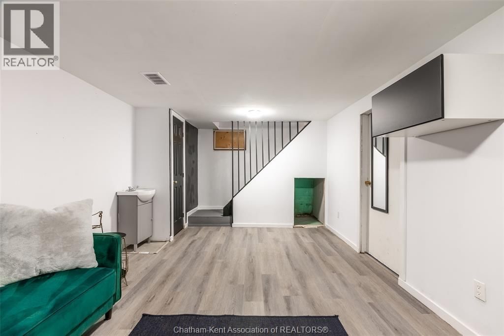 164 TIMMINS CRESCENT Image 11