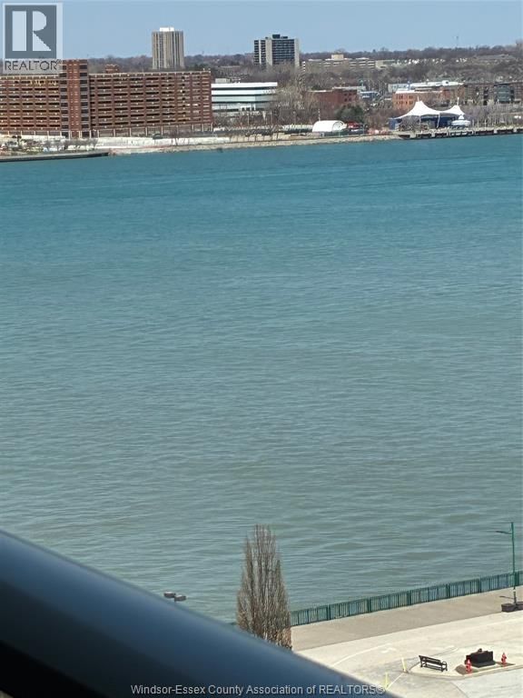 1412 - 111 RIVERSIDE DRIVE EAST Image 10