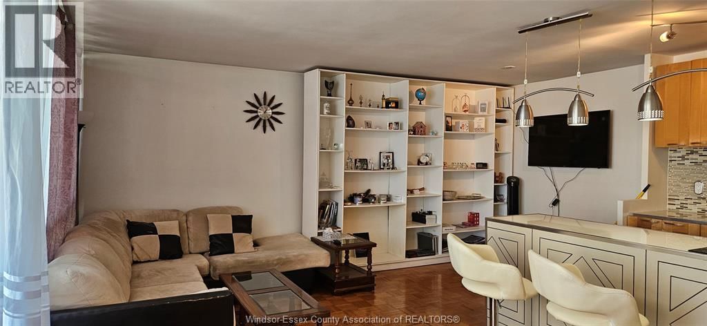 1412 - 111 RIVERSIDE DRIVE EAST Image 12