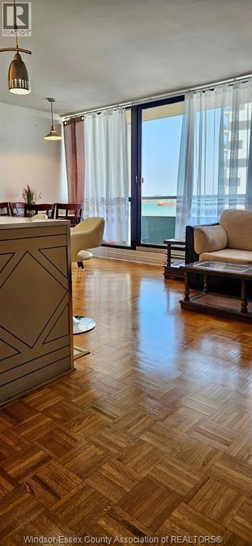 1412 - 111 RIVERSIDE DRIVE EAST Image 21