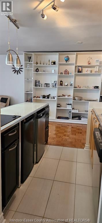 1412 - 111 RIVERSIDE DRIVE EAST Image 23