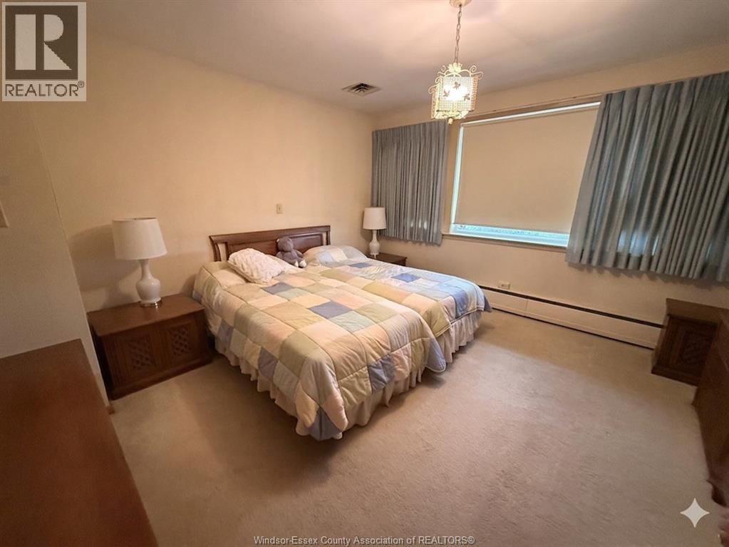 4470 RIVERSIDE DRIVE Image 23