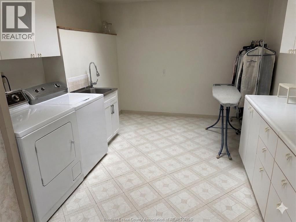 4470 RIVERSIDE DRIVE Image 25