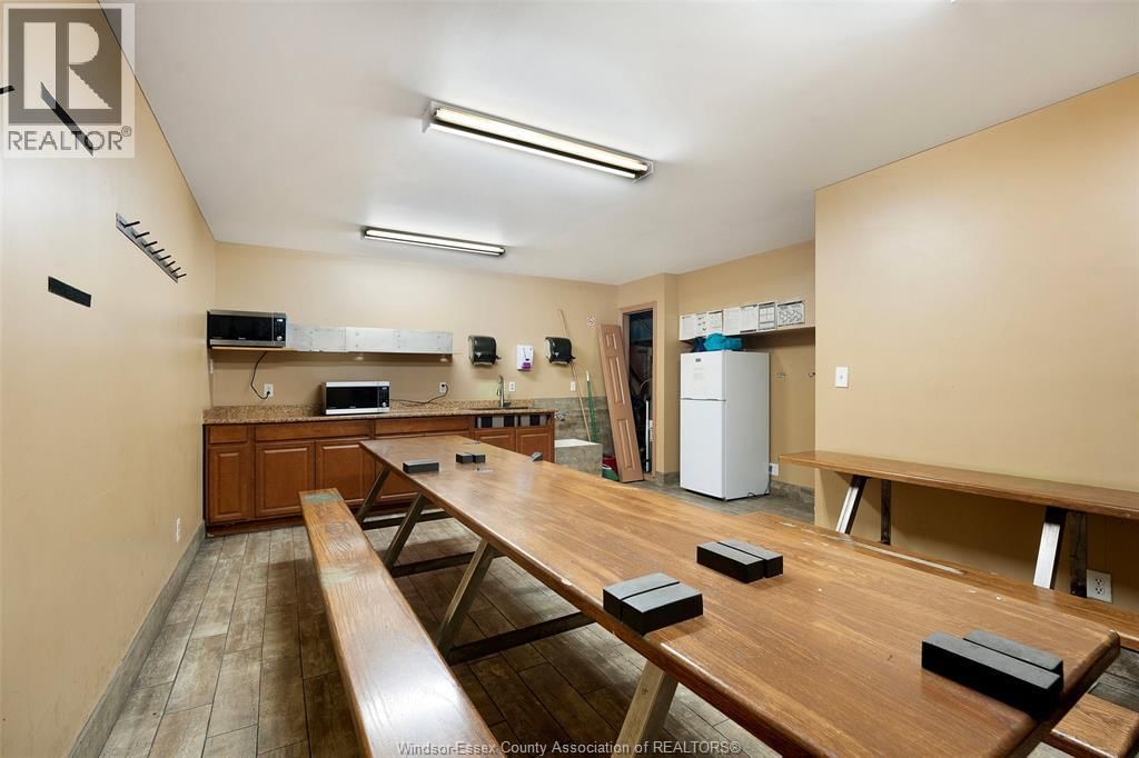 1720 NORTH TALBOT ROAD Image 13