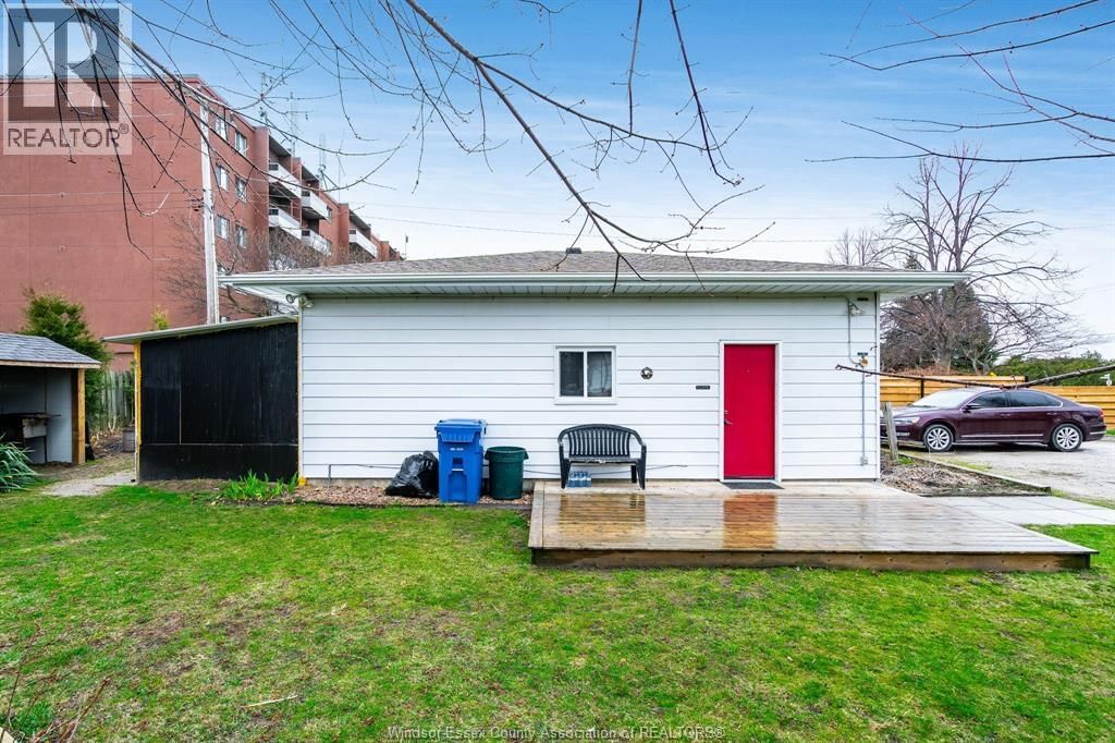 402 OAK STREET EAST Image 2