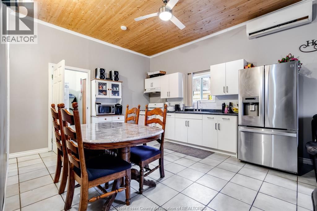 402 OAK STREET EAST Image 3