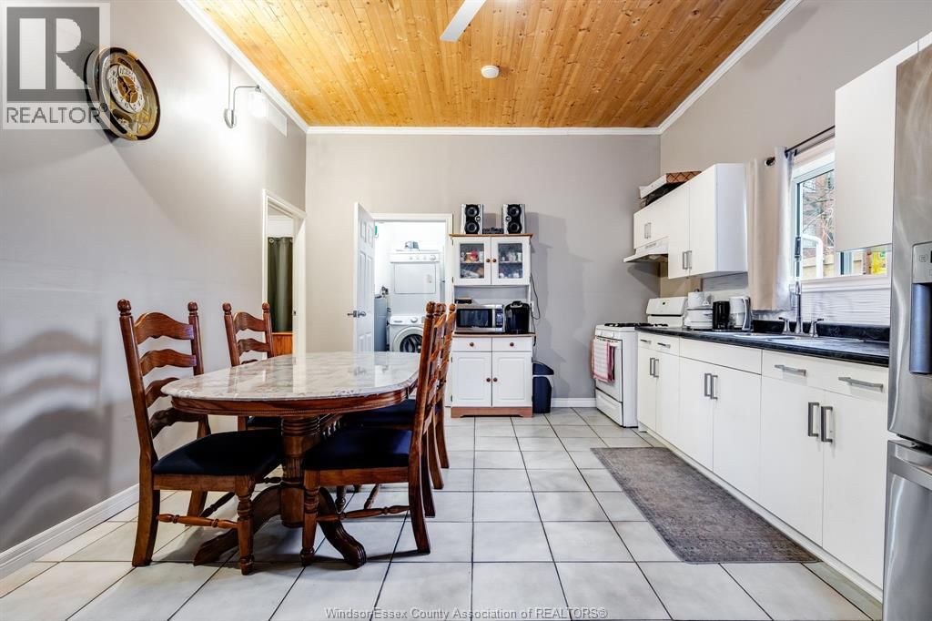 402 OAK STREET EAST Image 4