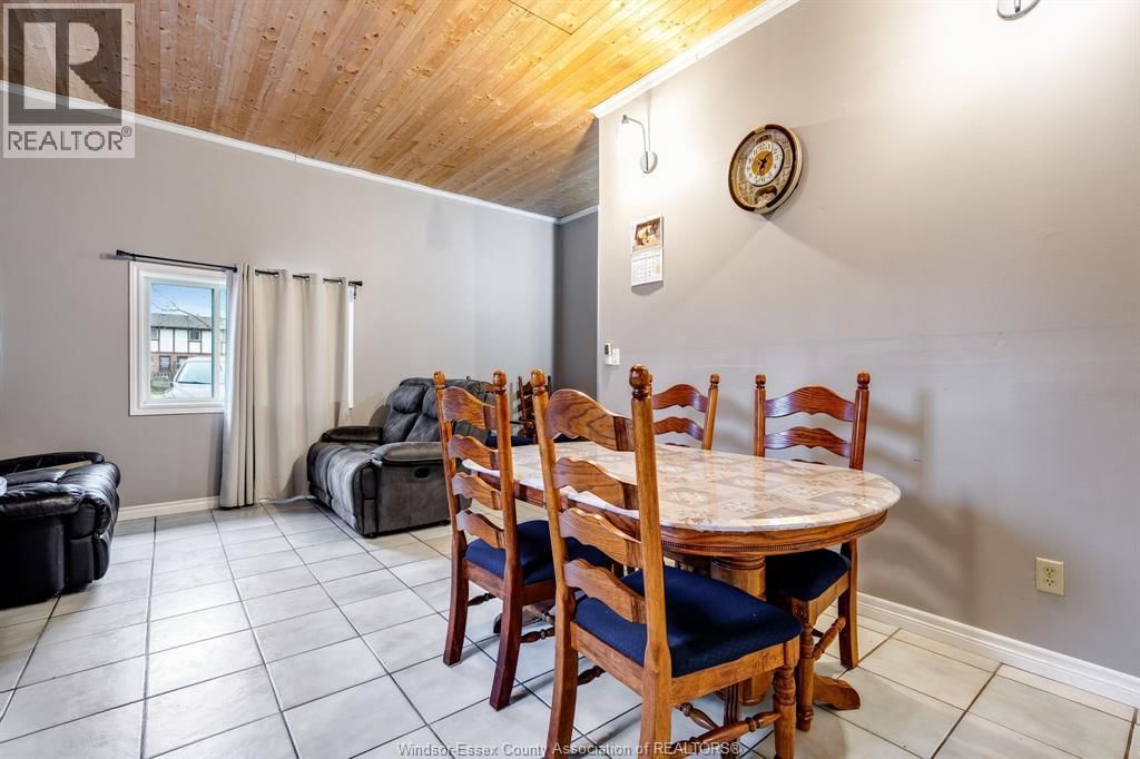 402 OAK STREET EAST Image 7