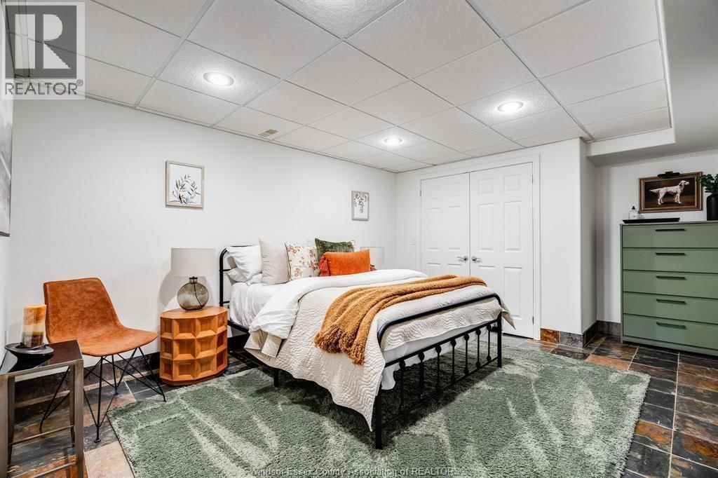 1006 LILYDALE Image 30