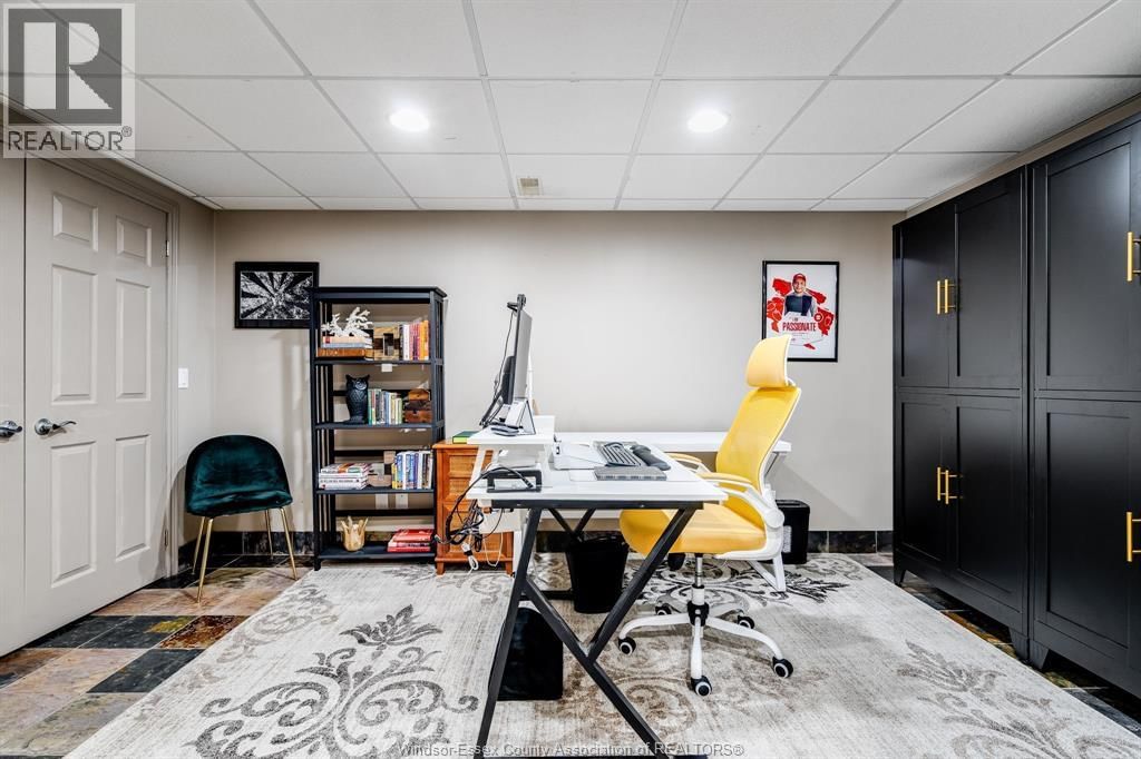 1006 LILYDALE Image 33