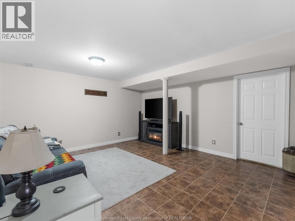 46 BRUSH CRESCENT Image 33