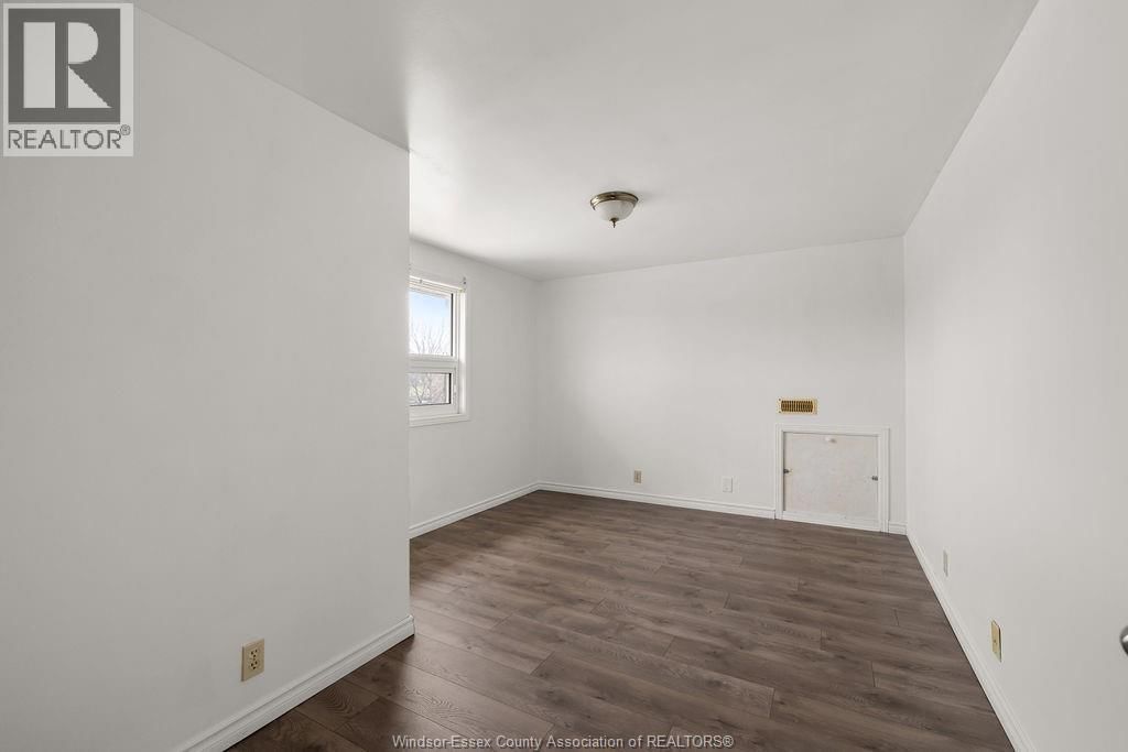 716 ALEXANDRINE Image 16